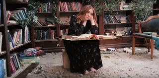 Alyson Hannigan feet photo thumbnail
