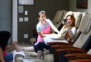 Alyson Hannigan feet photo thumbnail