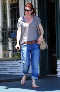 Alyson Hannigan feet photo thumbnail