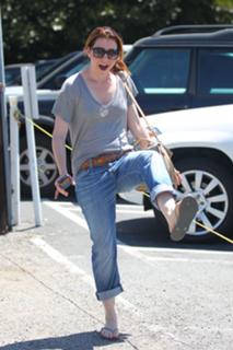 Alyson Hannigan feet photo thumbnail