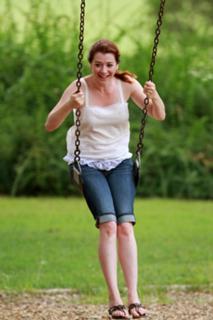 Alyson Hannigan feet photo thumbnail