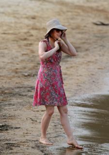 Alyson Hannigan feet photo thumbnail