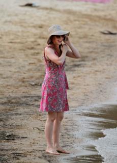 Alyson Hannigan feet photo thumbnail