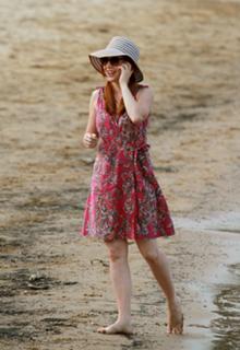 Alyson Hannigan feet photo thumbnail