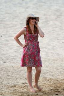 Alyson Hannigan feet photo thumbnail