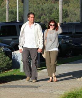 Alyson Hannigan feet photo thumbnail