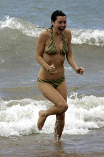 Alyson Hannigan feet photo thumbnail