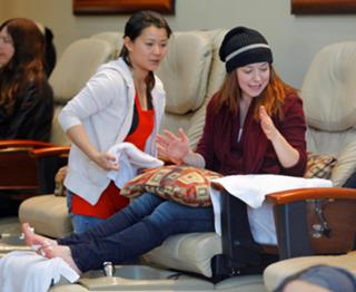 Alyson Hannigan feet photo thumbnail
