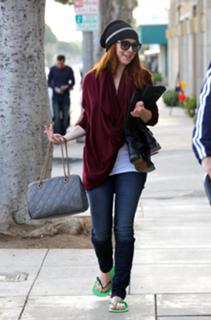 Alyson Hannigan feet photo thumbnail