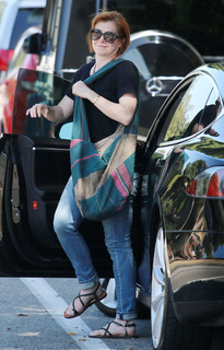 Alyson Hannigan feet photo thumbnail