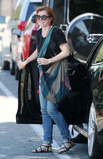 Alyson Hannigan feet photo thumbnail