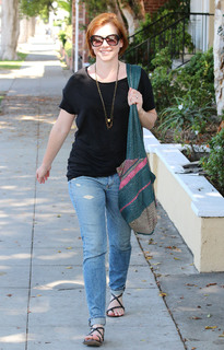 Alyson Hannigan feet photo thumbnail
