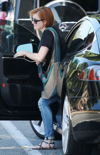 Alyson Hannigan feet photo thumbnail