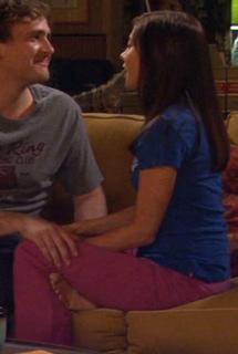 Alyson Hannigan feet photo thumbnail