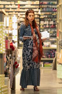 Alyson Hannigan feet photo thumbnail