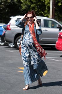 Alyson Hannigan feet photo thumbnail