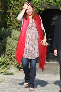 Alyson Hannigan feet photo thumbnail