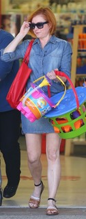 Alyson Hannigan feet photo thumbnail
