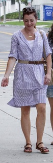 Alyson Hannigan feet photo thumbnail