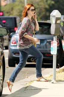 Alyson Hannigan feet photo thumbnail