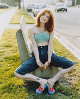 Alyson Hannigan feet photo thumbnail