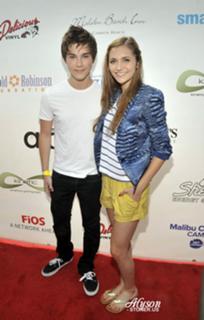 Alyson Stoner feet photo thumbnail