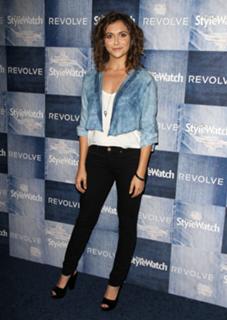 Alyson Stoner feet photo thumbnail