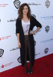 Alyson Stoner feet photo thumbnail