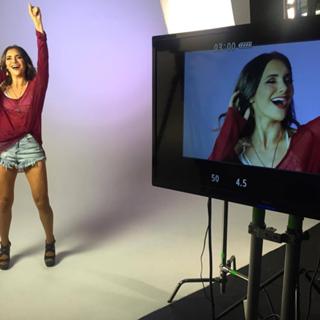 Alyson Stoner feet photo thumbnail