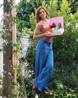 Alyson Stoner feet photo thumbnail