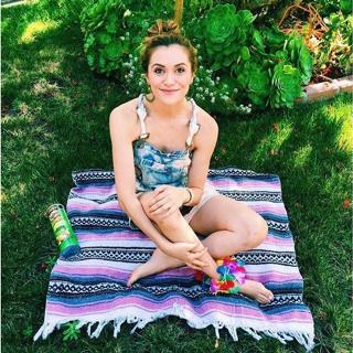 Alyson Stoner feet photo thumbnail