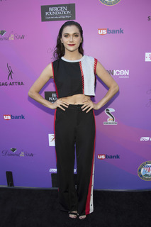 Alyson Stoner feet photo thumbnail