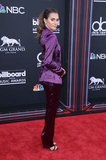 Alyson Stoner feet photo thumbnail
