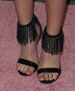 Alyson Stoner feet photo thumbnail