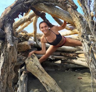 Alyson Stoner feet photo thumbnail