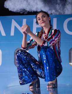 Alyson Stoner feet photo thumbnail