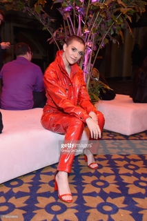 Alyson Stoner feet photo thumbnail