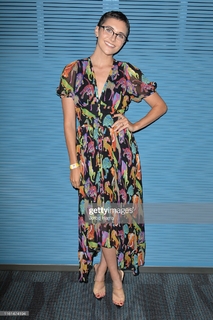Alyson Stoner feet photo thumbnail