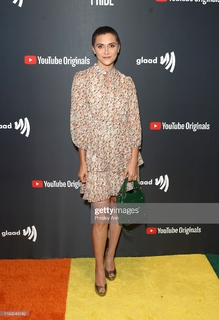 Alyson Stoner feet photo thumbnail