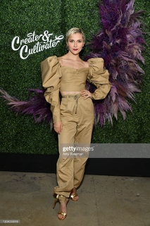 Alyson Stoner feet photo thumbnail