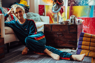 Alyson Stoner feet photo thumbnail