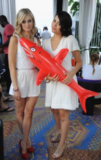 Alyssa Diaz feet photo thumbnail