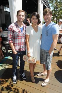 Alyssa Diaz feet photo thumbnail