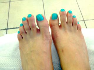 Alyssa Diaz feet photo thumbnail