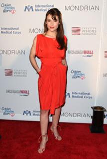 Alyssa Milano feet photo thumbnail