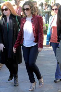 Alyssa Milano feet photo thumbnail