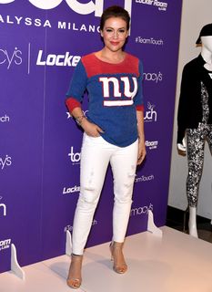 Alyssa Milano feet photo thumbnail