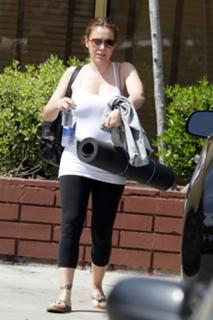Alyssa Milano feet photo thumbnail