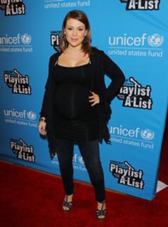 Alyssa Milano feet photo thumbnail