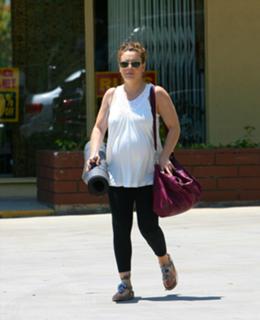 Alyssa Milano feet photo thumbnail